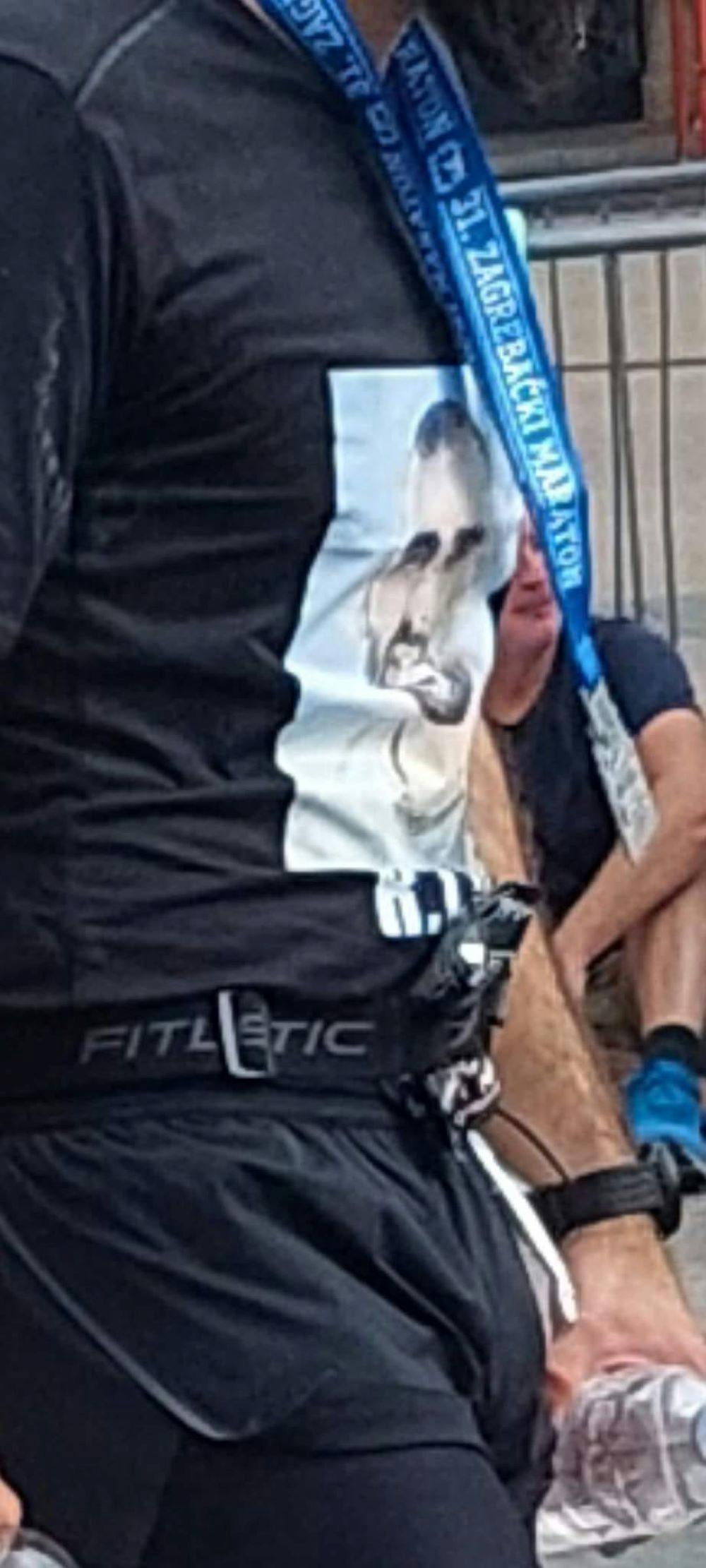 Έλληνας έτρεξε στον Μαραθώνιο του Ζάγκρεμπ με το πρόσωπο του δολοφονημένου φίλου της ΑΕΚ στη φανέλα του runbeat.gr 